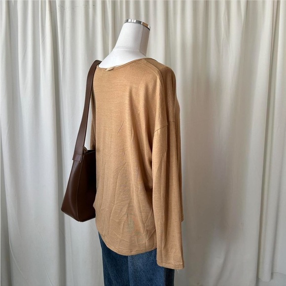 Tan Magaschoni V-neck sweater size XL. - Picture 6 of 6